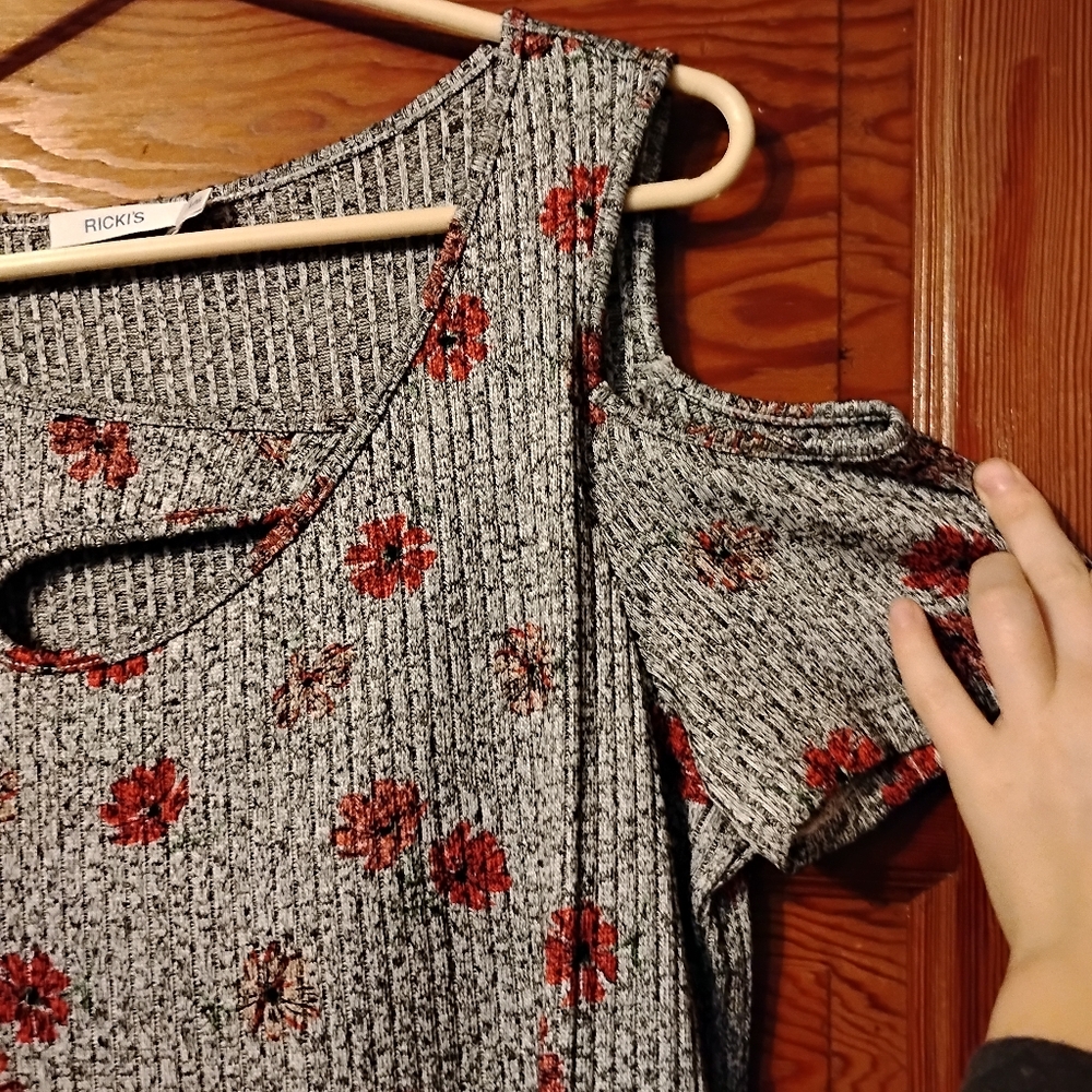Size Large Ribbed Top - Picture 3 of 5